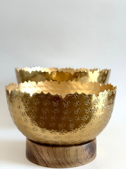 Hammered Gold Bowls with Wooden Base — Set of 2