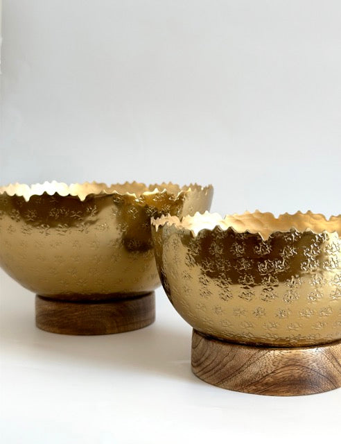 Hammered Gold Bowls with Wooden Base — Set of 2