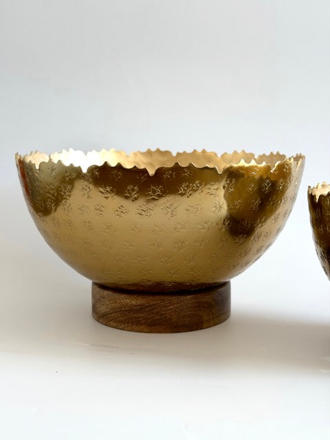 Hammered Gold Bowls with Wooden Base — Set of 2