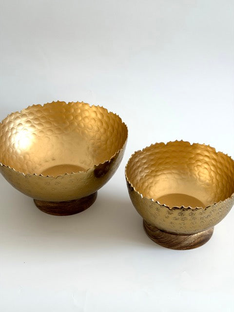 Hammered Gold Bowls with Wooden Base — Set of 2